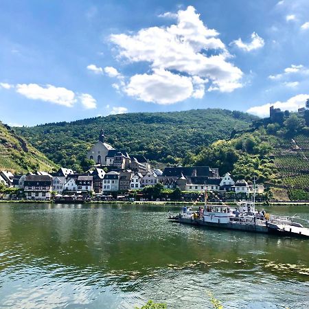 Haus Am Ufer Mit Rheinpanoramablick Lägenhet Koblenz  Exteriör bild