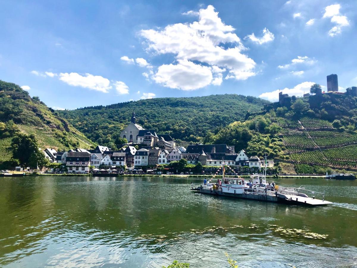Haus Am Ufer Mit Rheinpanoramablick Lägenhet Koblenz  Exteriör bild