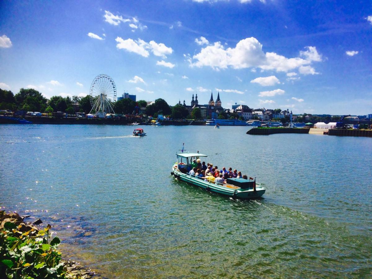 Haus Am Ufer Mit Rheinpanoramablick Lägenhet Koblenz  Exteriör bild